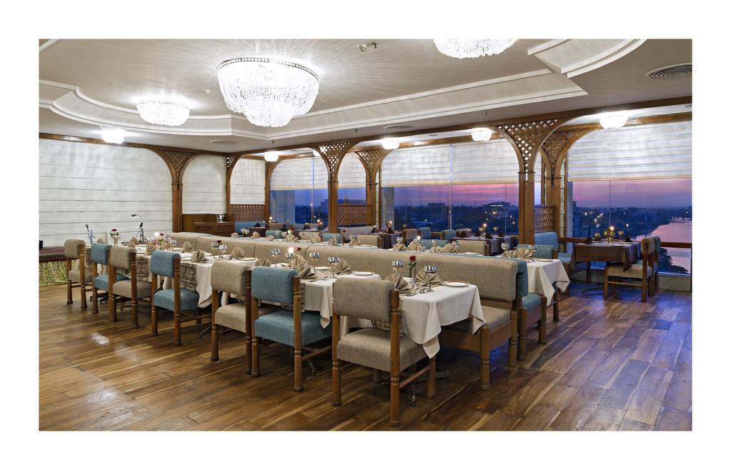 Hotel Clarks Avadh