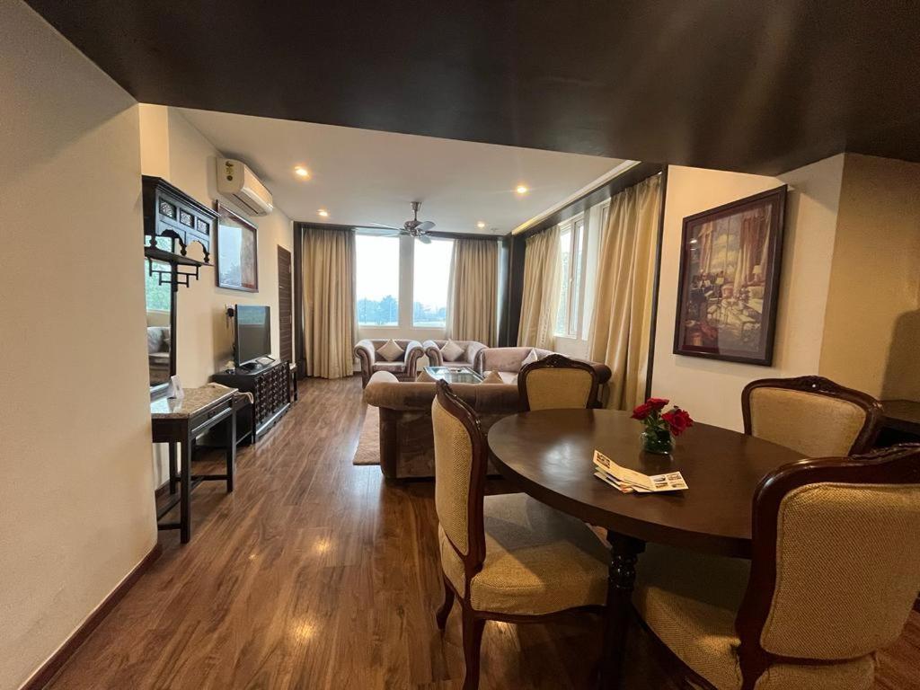 Hotel Clarks Avadh Lucknow