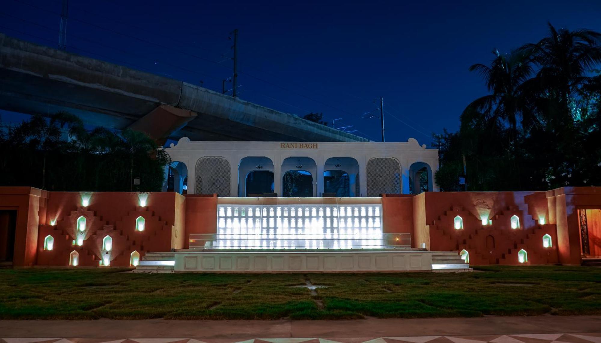 Clarks Avadh Hotel 5*