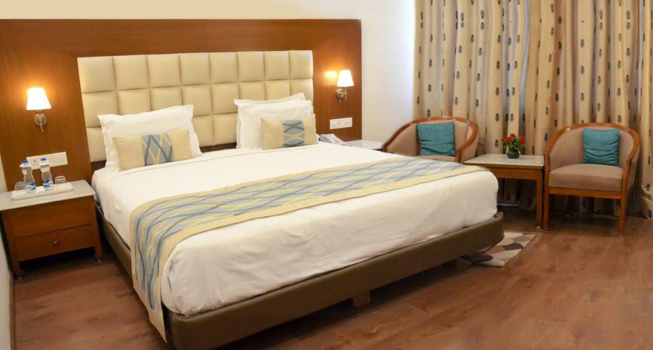 Clarks Avadh